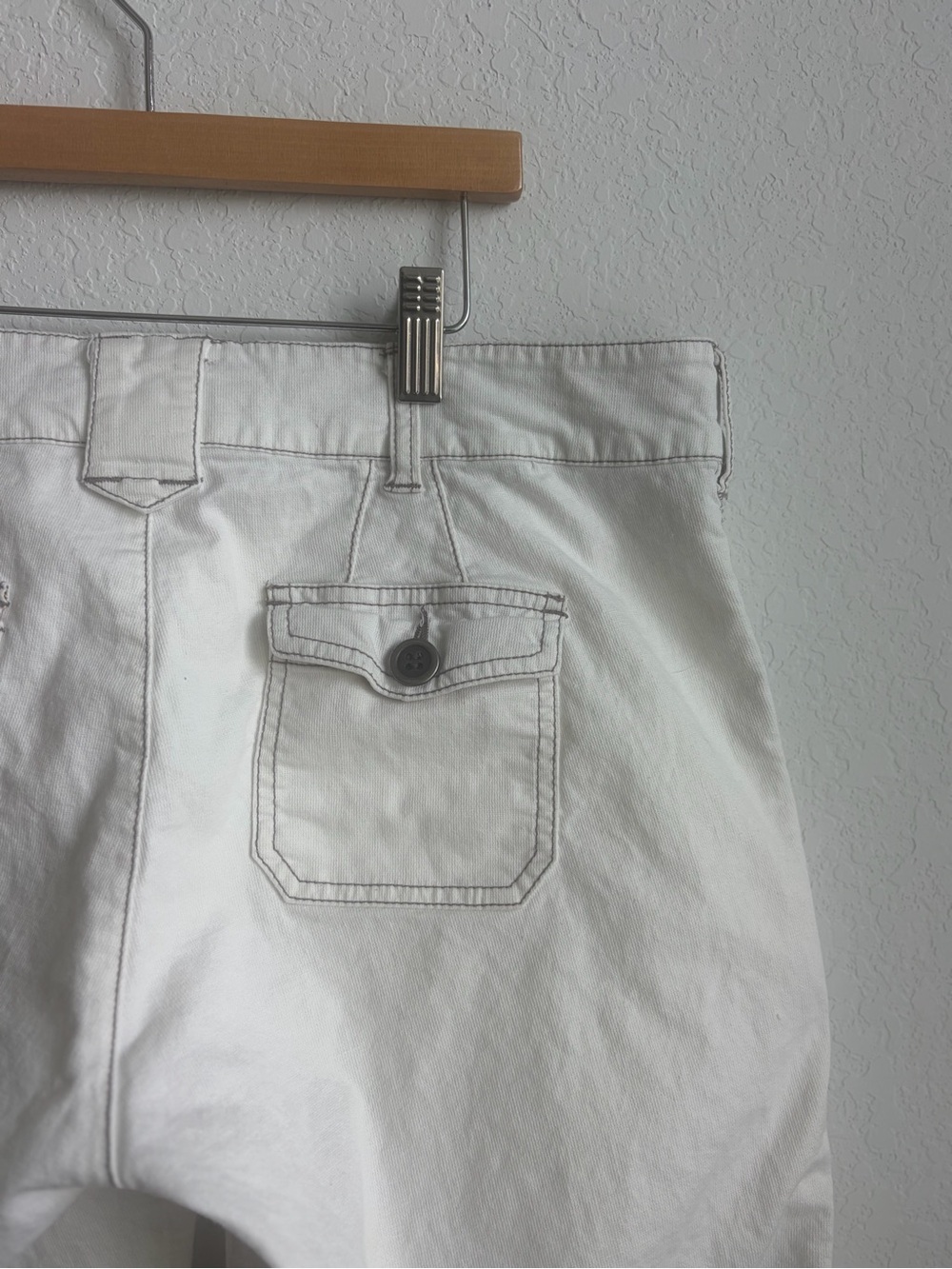 Women’s Y2K inspired White Straight-Leg Jeans - Picture 7 of 7
